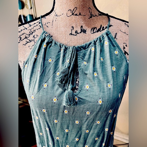Old Navy Olive Boho Printed Tunic Sleeveless top w/ fringe tie on front neckline - Picture 3 of 6
